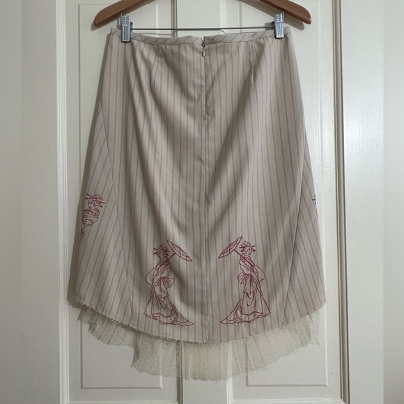 🌸Embroidered Skirt by Tom K Nguyen size 6🌸 - Picture 5 of 6